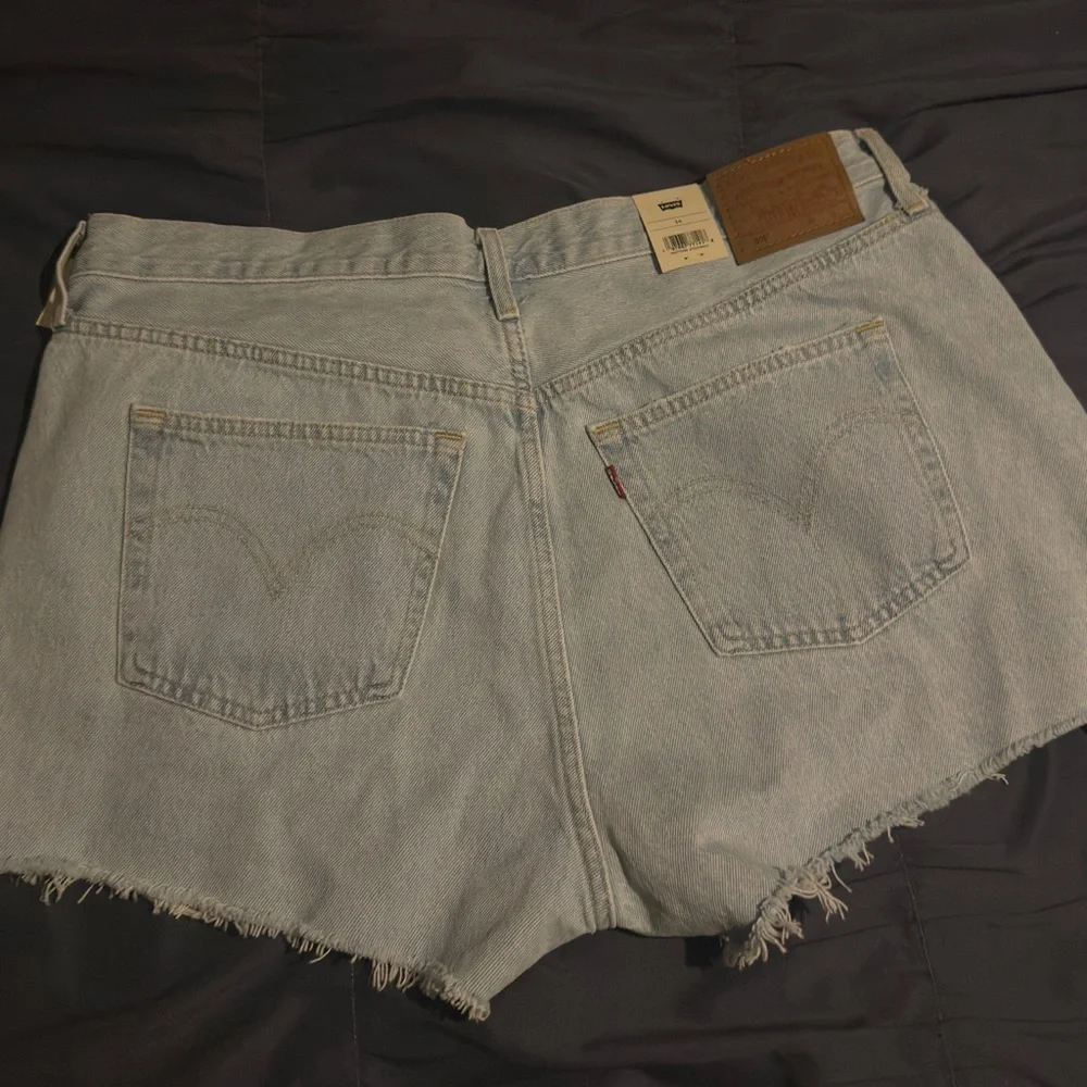 NEW Levi shorts - Picture 2 of 3